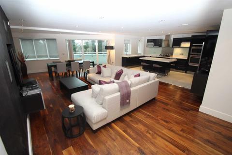 3 bedroom apartment to rent, Cornhill, Park Road, Bowdon