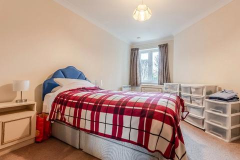 1 bedroom apartment for sale, Hornbeam Court, Oxford Avenue, Guiseley, Leeds