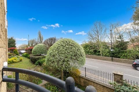 1 bedroom apartment for sale, Hornbeam Court, Oxford Avenue, Guiseley, Leeds