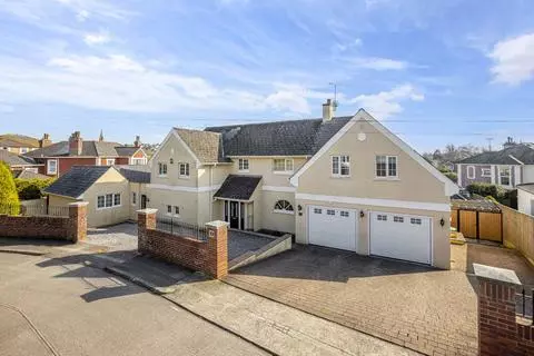 7 bedroom detached house for sale – pohled 2