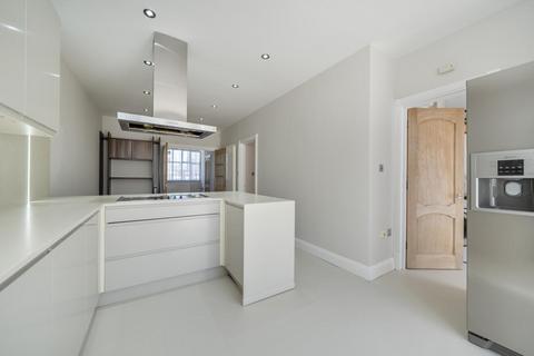 4 bedroom house to rent, Chanctonbury Way, London
