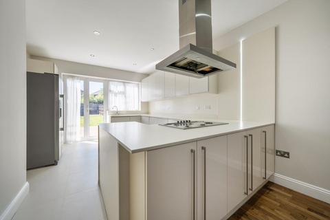 4 bedroom house to rent, Chanctonbury Way, London