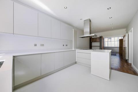 4 bedroom house to rent, Chanctonbury Way, London