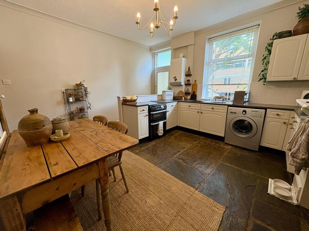 Albert Street, Elland 2 bed terraced house for sale - £160,000