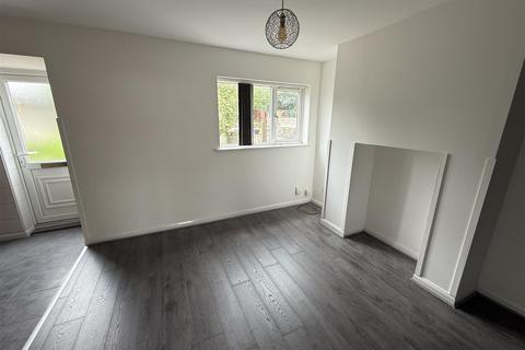 3 bedroom semi-detached house to rent, Grove Crescent, Brierley Hill