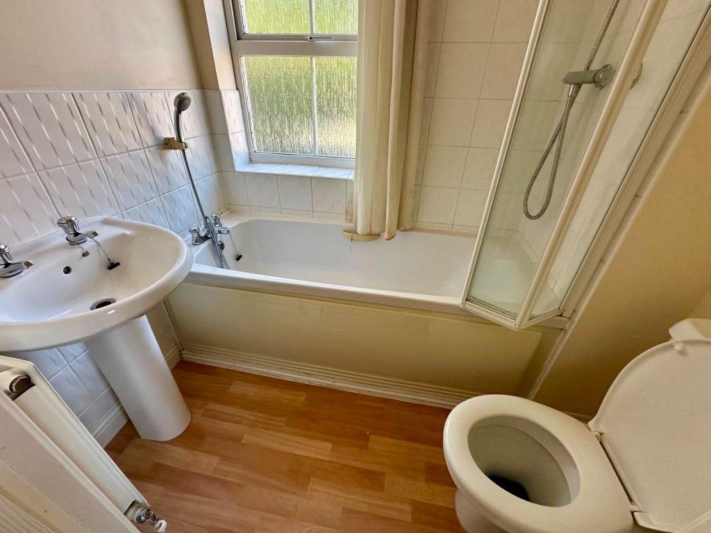 FLORENCE GARDENS, THATCHAM RG18 2 bed semi-detached house for sale
