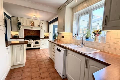 4 bedroom detached house for sale, Wren Close, Hightown, BH24