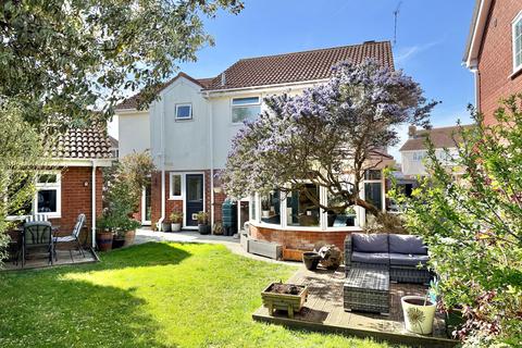 4 bedroom detached house for sale, Wren Close, Hightown, BH24