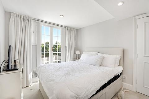 2 bedroom maisonette to rent, Fulham Road, London, SW6