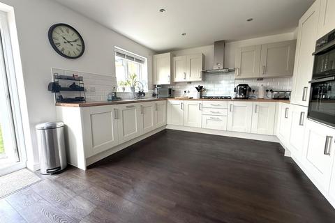 4 bedroom detached house for sale, Sandown Crescent, Corsham
