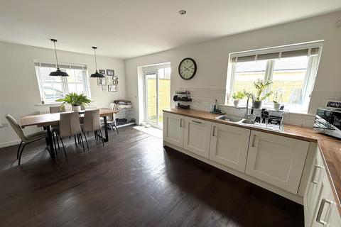 4 bedroom detached house for sale, Sandown Crescent, Corsham