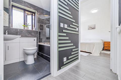 1 bedroom cluster house for sale, Prestwick Road, Watford