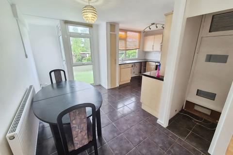 3 bedroom terraced house to rent, Thorn Hill, Briar Hill, Northampton, NN4