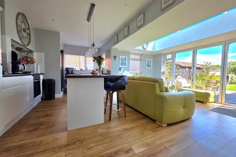 4 bedroom detached house for sale, Berrow Road, Burnham-on-Sea, Somerset, TA8