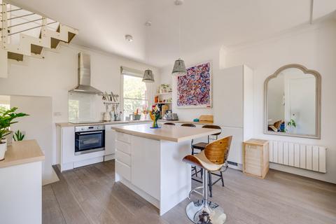 3 bedroom maisonette to rent, Purcell Crescent, London