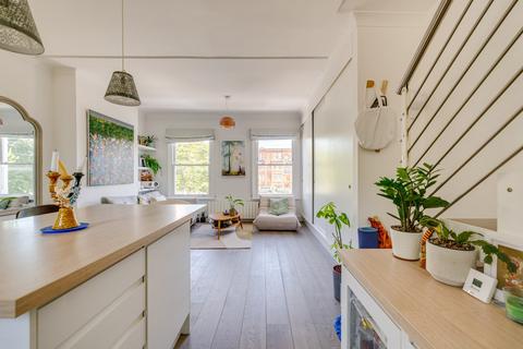 3 bedroom maisonette to rent, Purcell Crescent, London