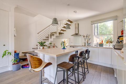 3 bedroom maisonette to rent, Purcell Crescent, London