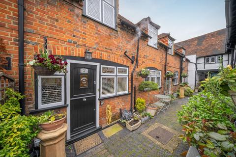 3 bedroom semi-detached house to rent, Turks Head Court, Eton