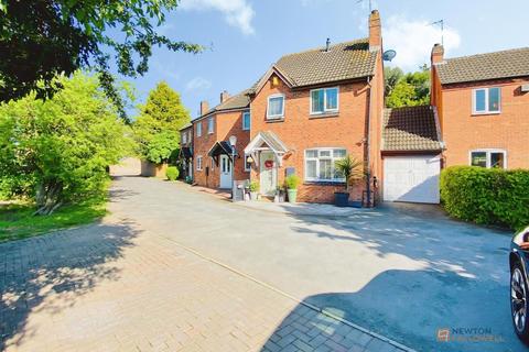 Semi-detached house - Glebelands Road, Leicester, LE4