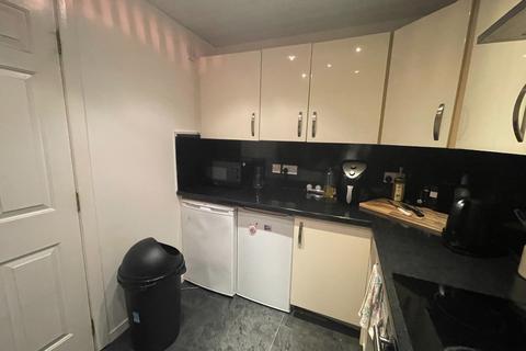 3 bedroom flat to rent, Otago Street, Hillhead, Glasgow, G12