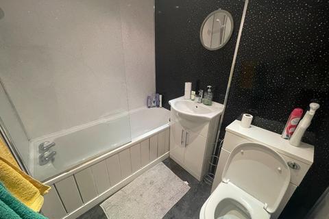 3 bedroom flat to rent, Otago Street, Hillhead, Glasgow, G12