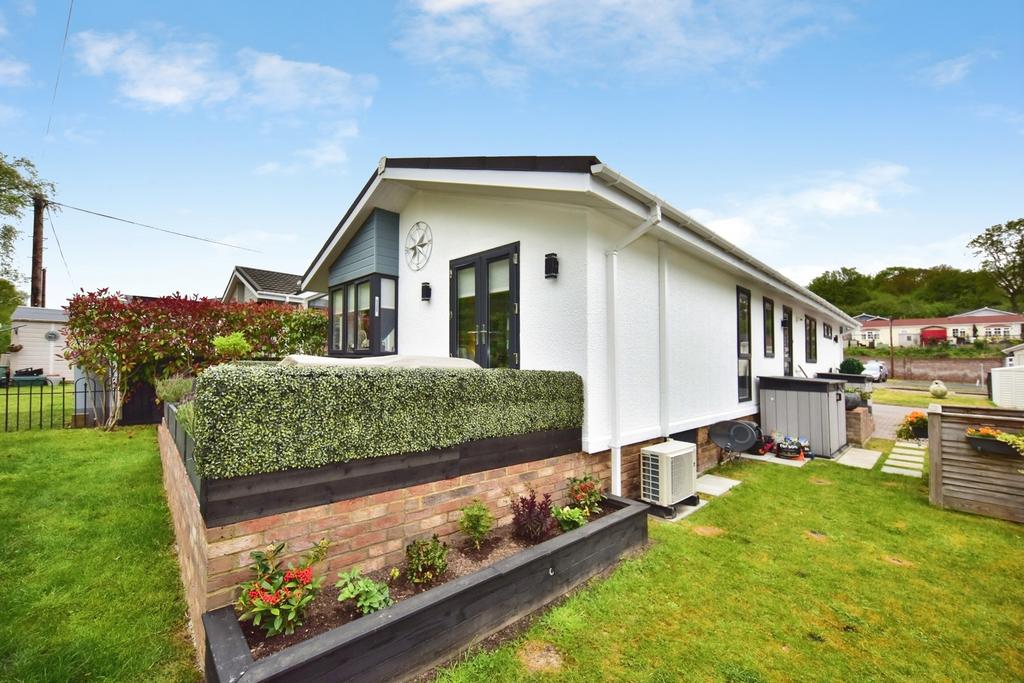 Detached house exterior, garden