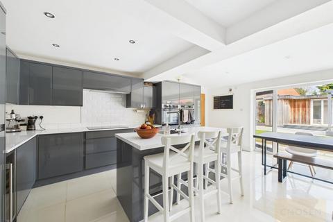 4 bedroom semi-detached house to rent, St Johns Avenue, Gloucester