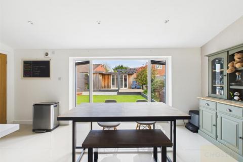 4 bedroom semi-detached house to rent, St Johns Avenue, Gloucester