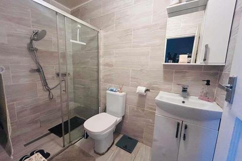 1 bedroom house to rent, Southend Arterial Road, Hornchurch RM11