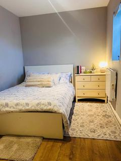 1 bedroom house to rent, Southend Arterial Road, Hornchurch RM11