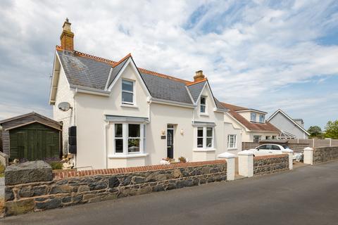 3 bedroom detached house for sale, Rue Queripel, St. Sampson, Guernsey