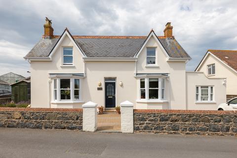 3 bedroom detached house for sale, Rue Queripel, St. Sampson, Guernsey