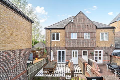 2 bedroom semi-detached house for sale, Trafalgar Close, Canada Water, London, SE16