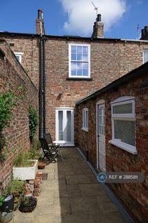 3 bedroom terraced house to rent, Darnborough St, York, YO23