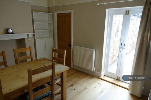 3 bedroom terraced house to rent, Darnborough St, York, YO23