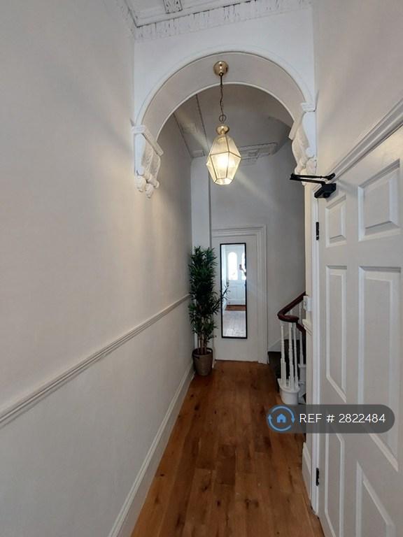 Apartment in Bristol, Cliftonwood, Spike Island - View 3