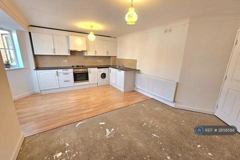 2 bedroom flat to rent, High Street, Peterborough, PE2