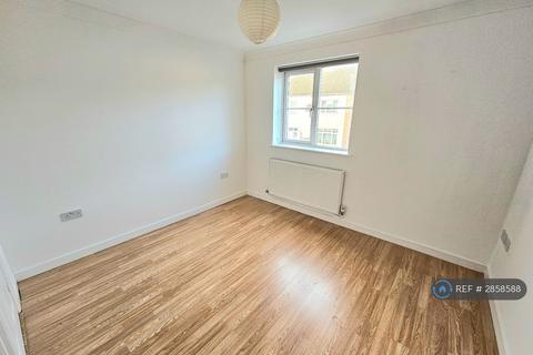 2 bedroom flat to rent, High Street, Peterborough, PE2
