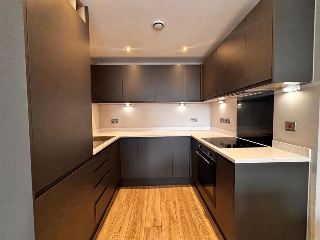 Kemble Road, Croydon, CR0 2 bed flat to rent - £1,850 pcm (£427 pw)