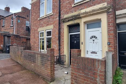 3 bedroom flat to rent, Stephenson Street, Gateshead NE8