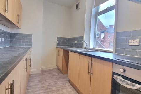 3 bedroom flat to rent, Stephenson Street, Gateshead NE8