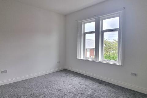 3 bedroom flat to rent, Stephenson Street, Gateshead NE8