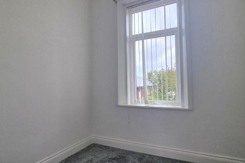3 bedroom flat to rent, Stephenson Street, Gateshead NE8