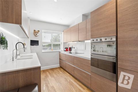 2 bedroom apartment for sale, Deyncourt Gardens, Upminster, RM14