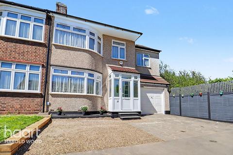 4 bedroom semi-detached house for sale, Mount Avenue, Harold Park