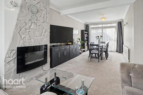 4 bedroom semi-detached house for sale, Mount Avenue, Harold Park