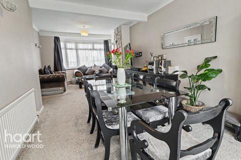 4 bedroom semi-detached house for sale, Mount Avenue, Harold Park