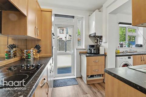 4 bedroom semi-detached house for sale, Mount Avenue, Harold Park