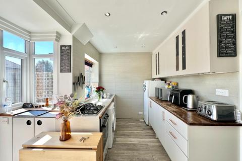 2 bedroom end of terrace house for sale, Whittington Avenue, Hayes