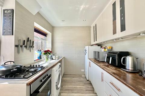 2 bedroom end of terrace house for sale, Whittington Avenue, Hayes